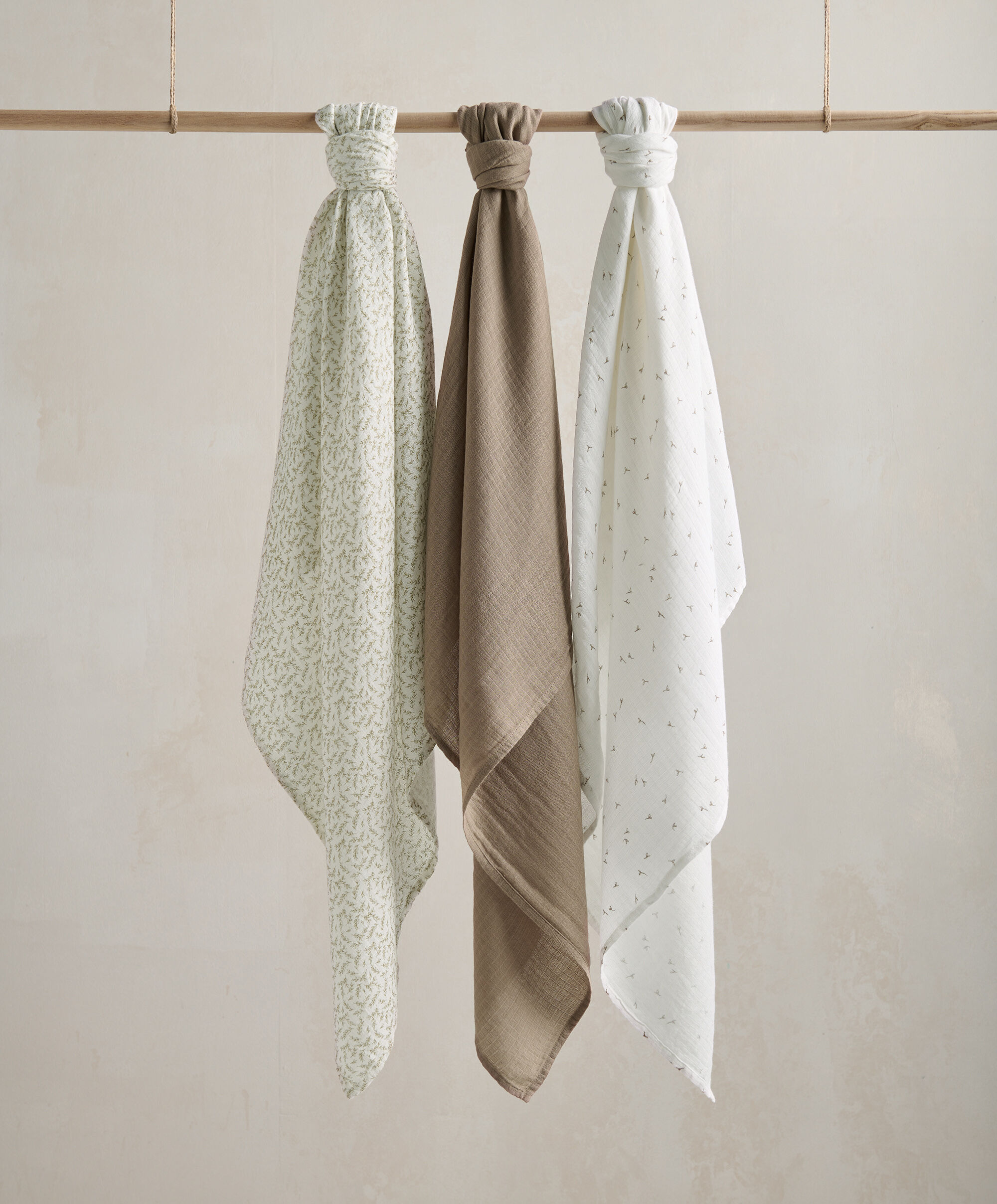 Nappy Caddy 5 Piece Bundle with 3 piece Organic Sleepsuit  - Leaf image number 7